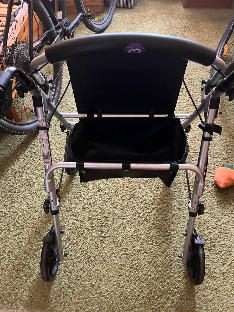 Prodej invalidního chodítka - 4