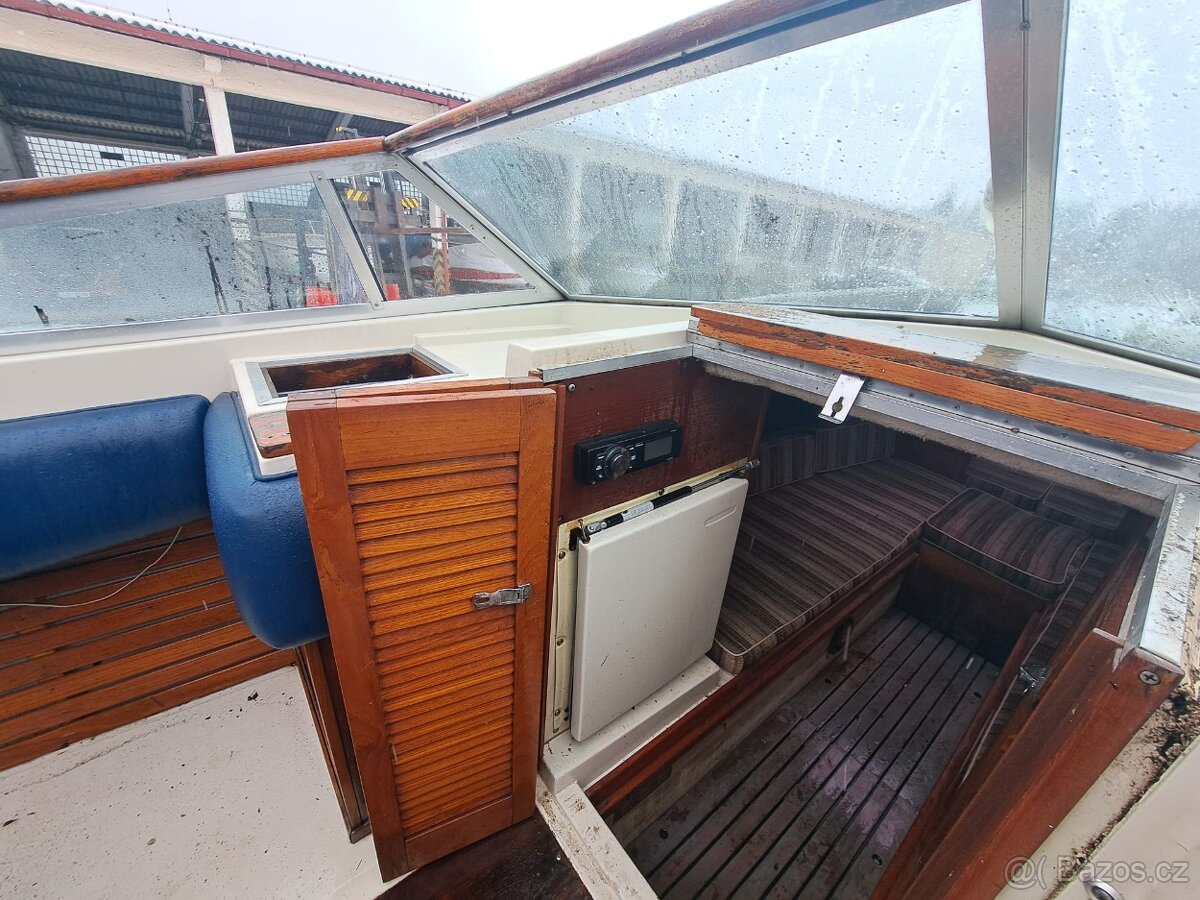 Loď člun Scarab 300 - 4