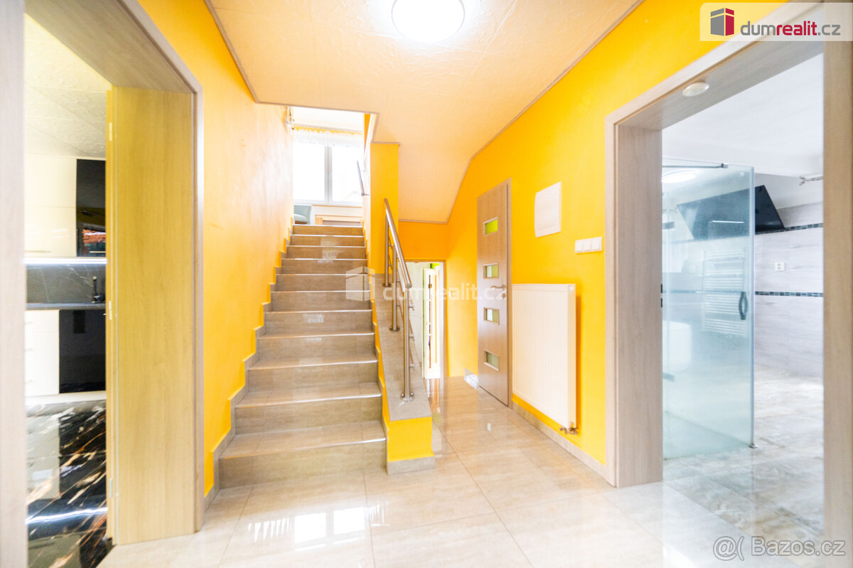 K prodeji, podsklepený vícegenerační rodinný dům 4+2+2x koup - 4