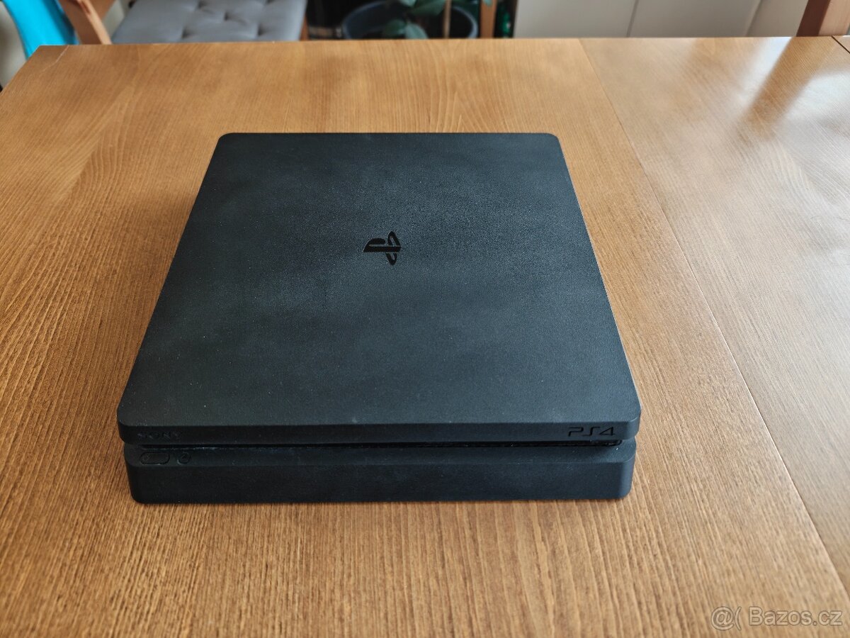 Playstation 4 Slim, 2TB SSD, 4 ovladače, 7 her - 4