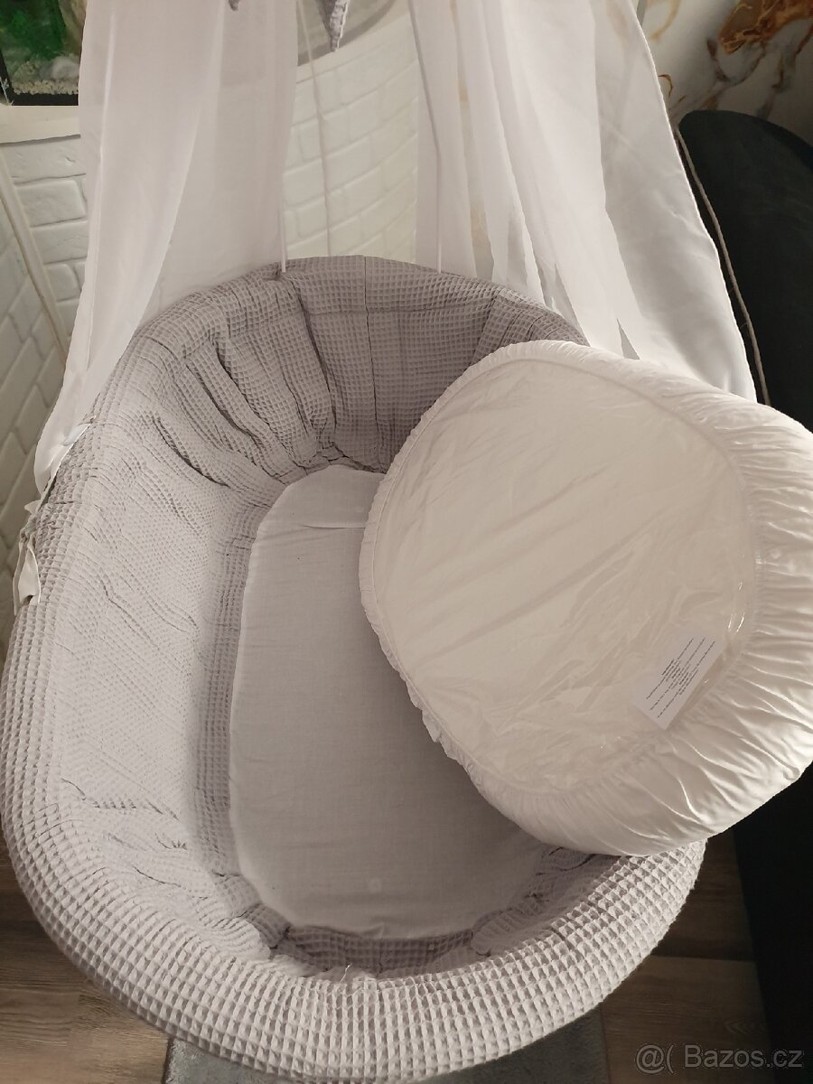 Postýlka s nebesy - 4