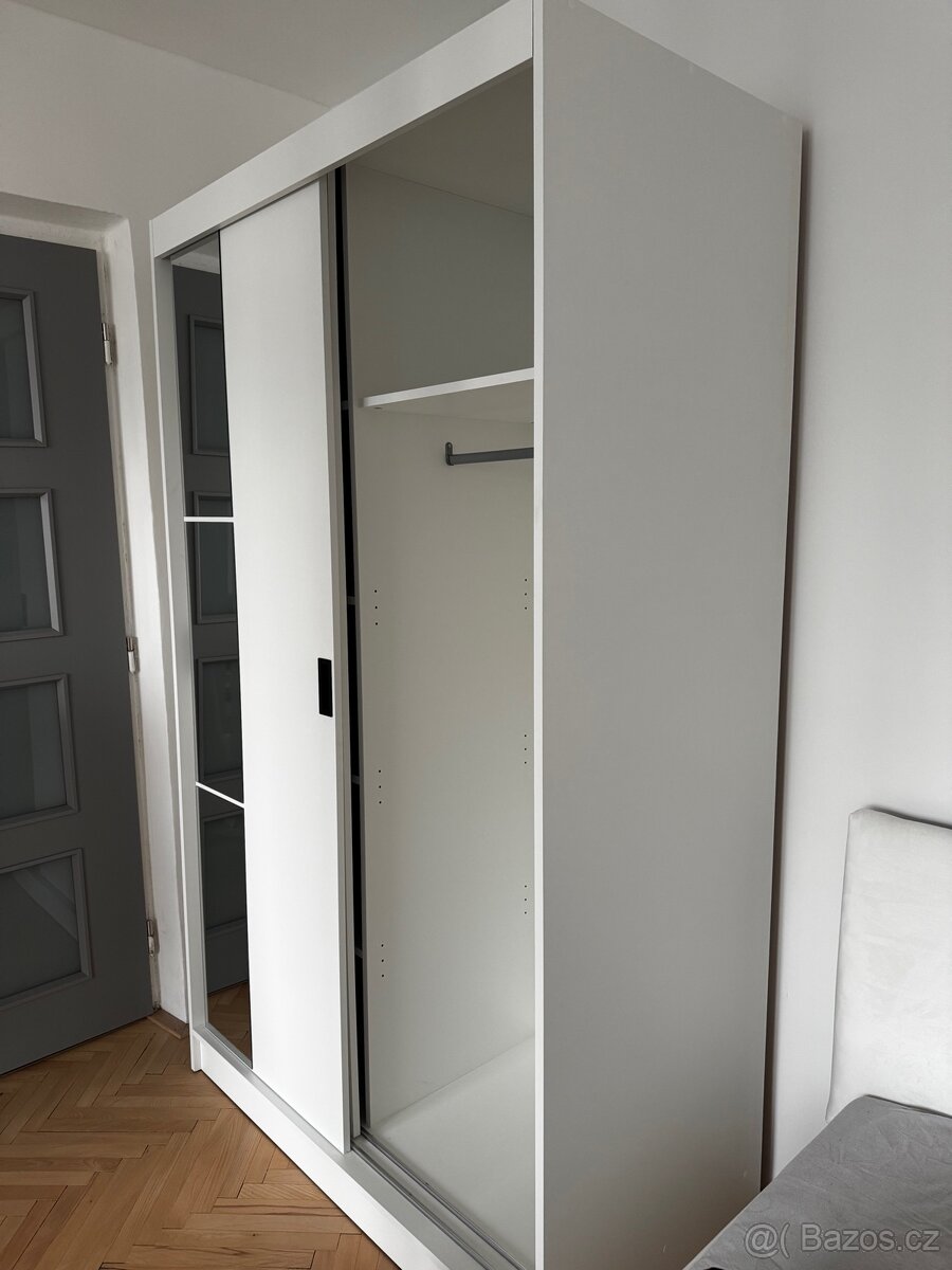 Šatní skříň bílá 120x201cm - 4