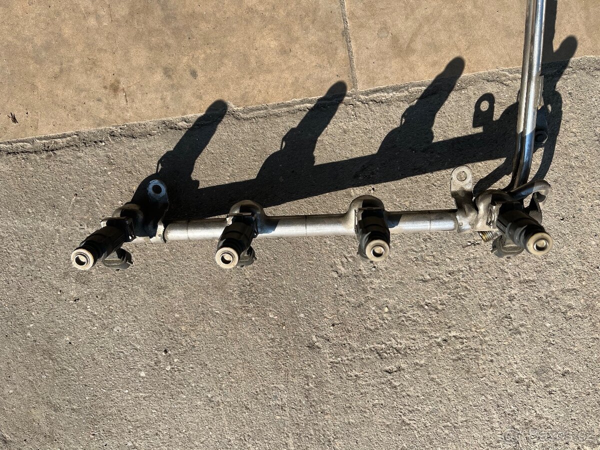 Vstřikovače audi A8 d3 4.2 v8 246kw bfm - 4