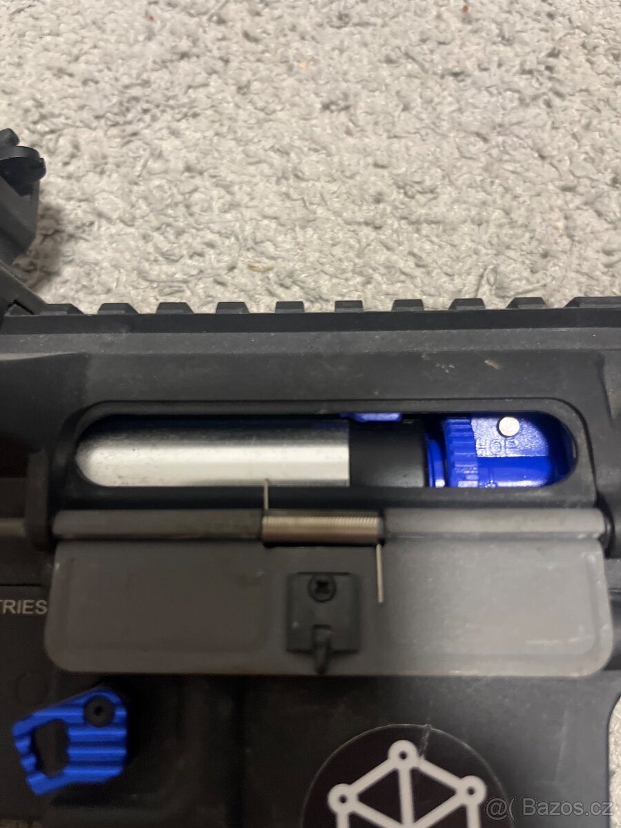 Airsoft zbraň M4 - 4