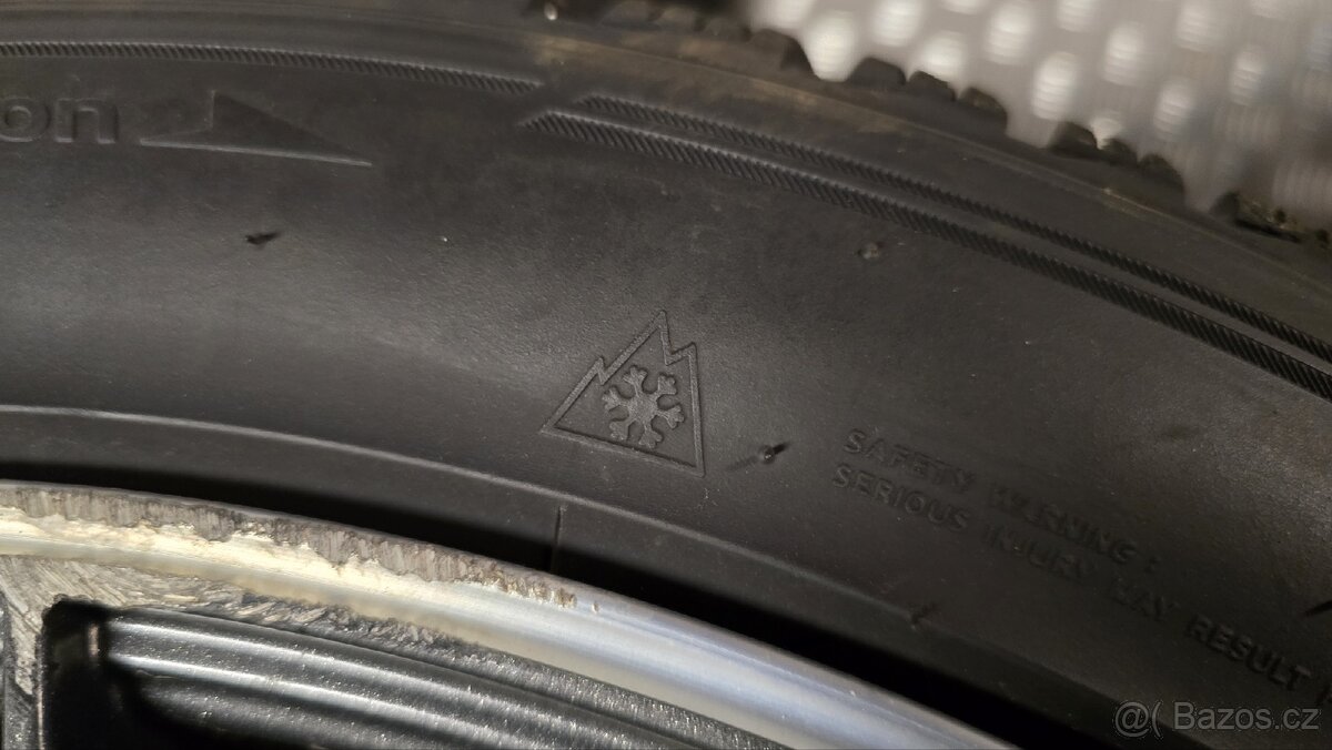 235/45 R19 Zimní pneu 7mm - 4
