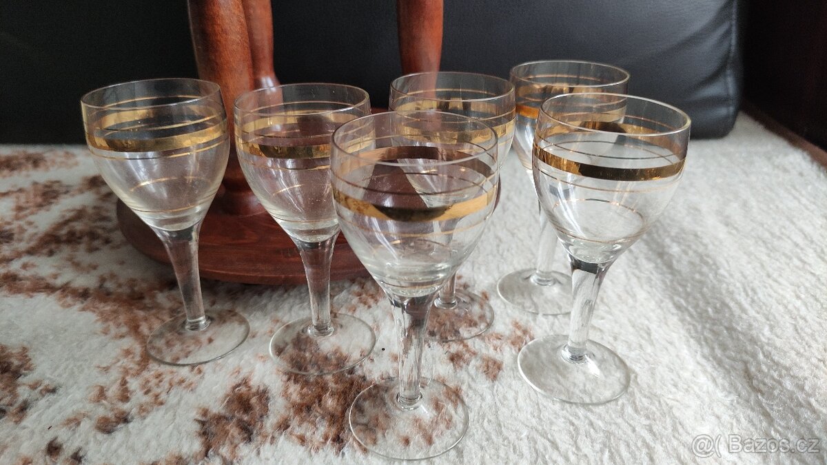 Bar, stojan dřevěný sklenice 6 ks, místo na láhev - 4