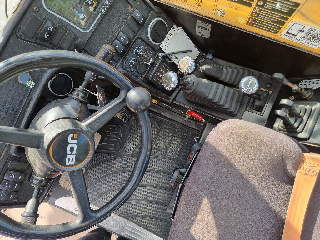 JCB 540-140 klimatizace, vyrovnávání Sway, hydraulické vidle - 4