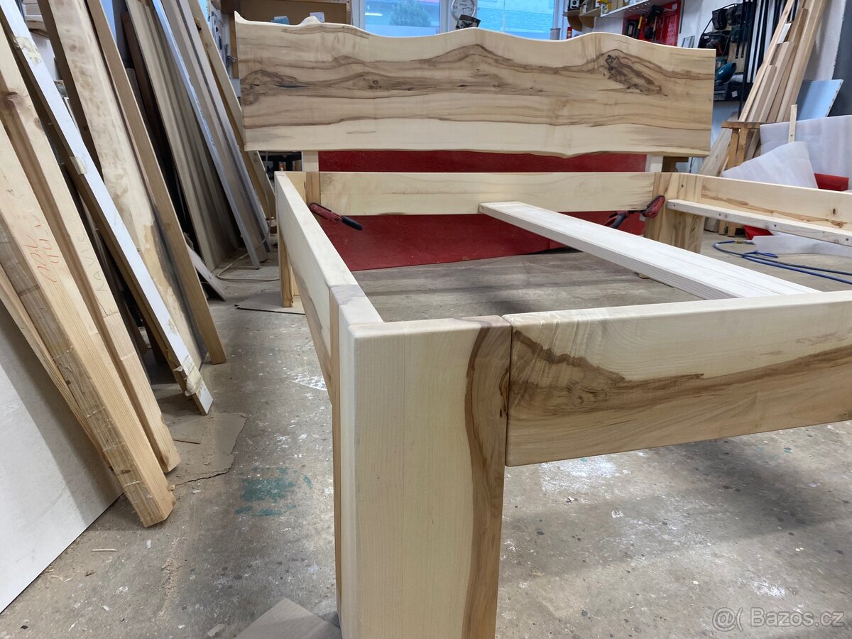 Masivní postel z javoru - 4