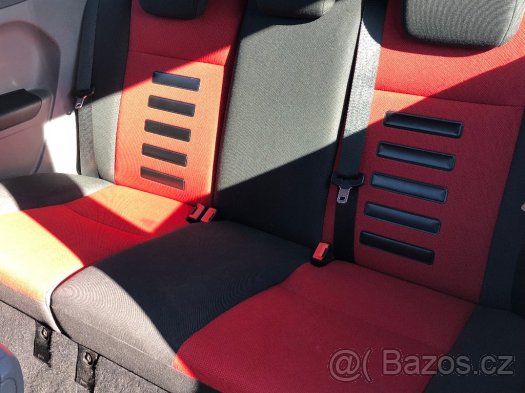 Ford Focus 1,6i 16V SPORT - 4