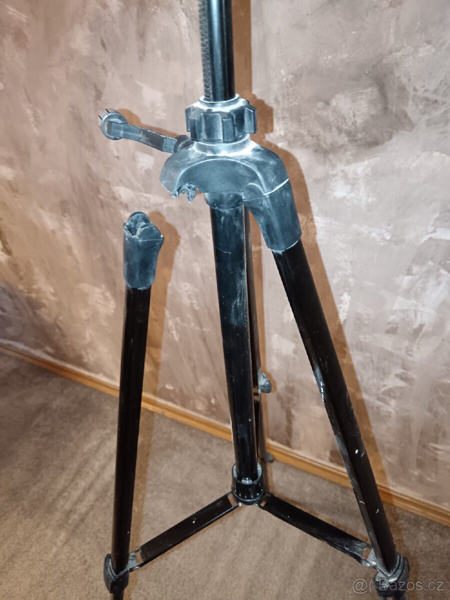 Samonivelační laser se stativem - 4