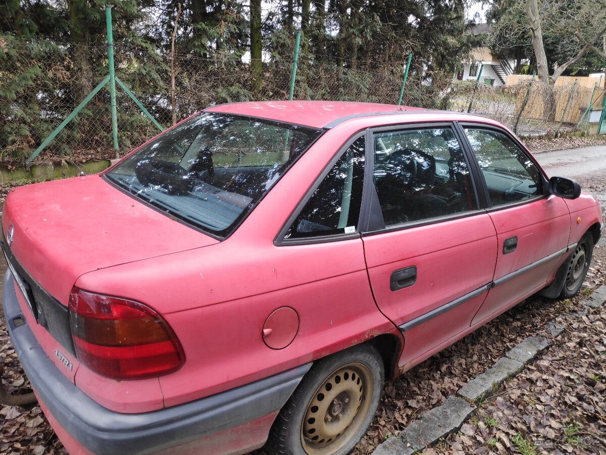 Opel Astra 1.4 rok 1996 - 4