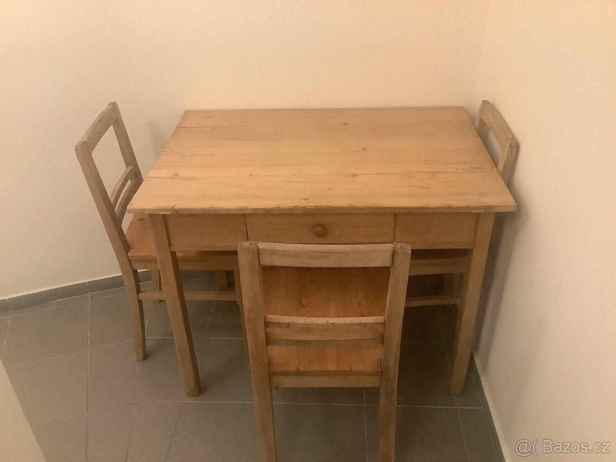 Starý stůl a židle - 4