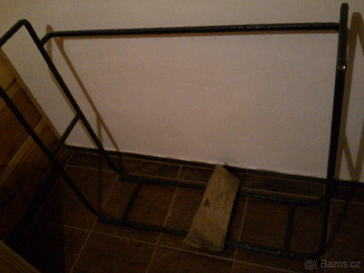 Nepoužitý kovaný zásobník na palivové dřevo - 4