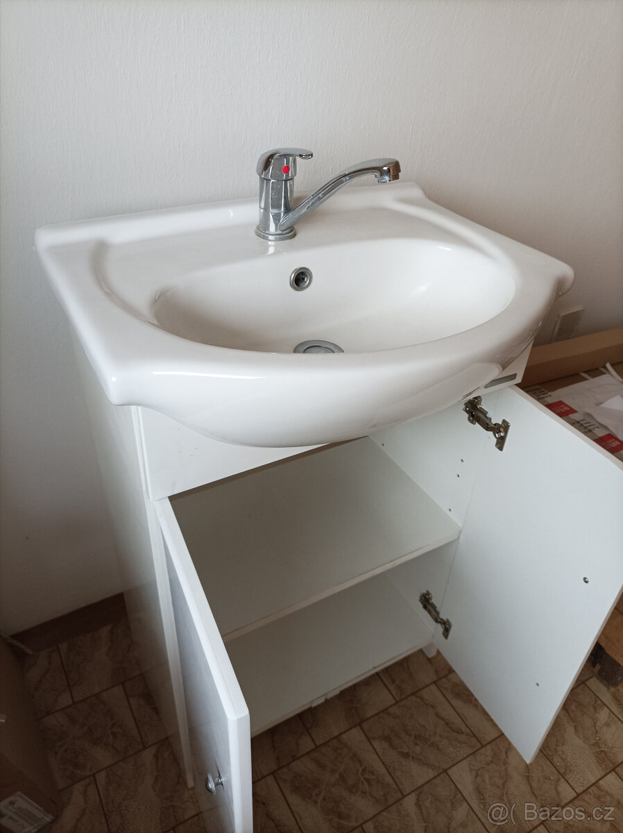 Umyvadlo se skříňkou - 4