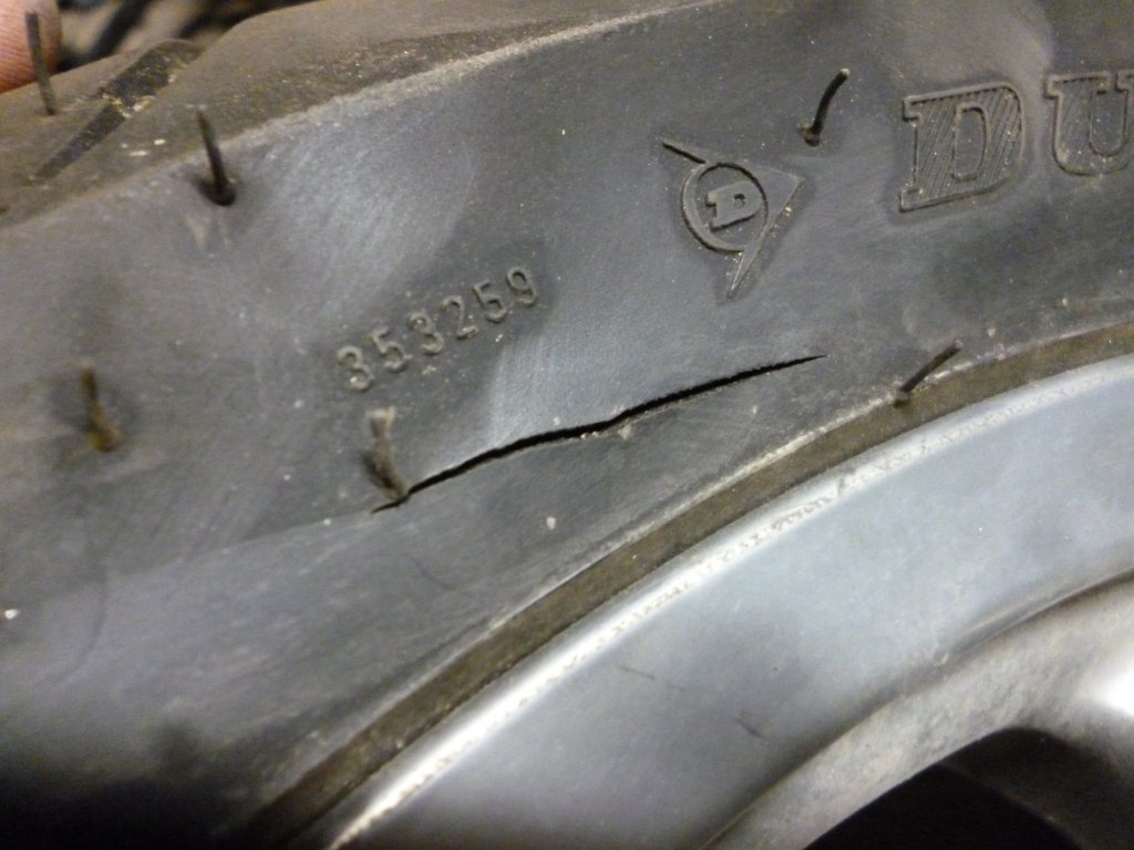 Aprilia Scarabeo 500. Zadní kolo. Od 2003 - 4