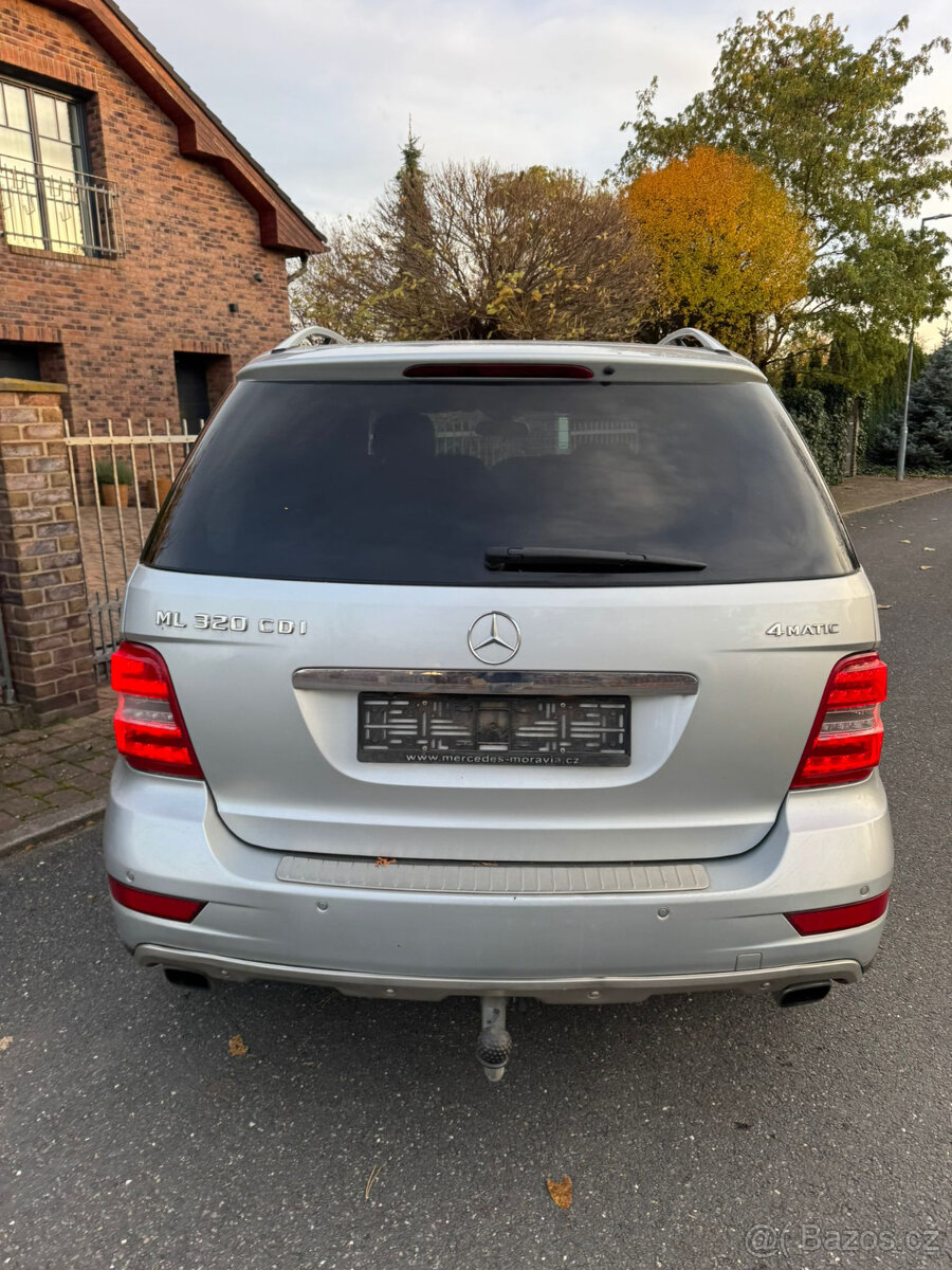 Mercedes-Benz ML 320 CDI AMG Offroad paket, 2010 – Facelift - 4