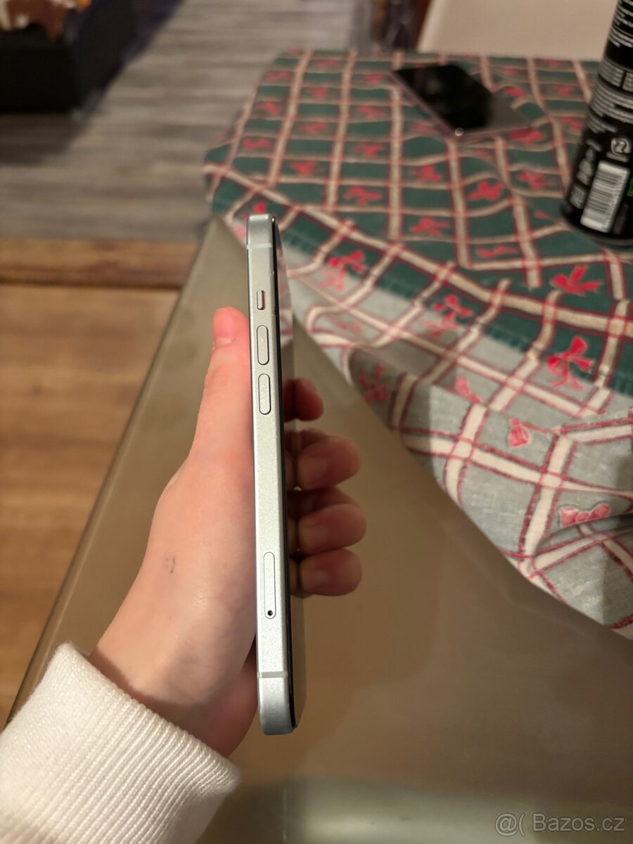 Iphone 15, 64 GB - 4