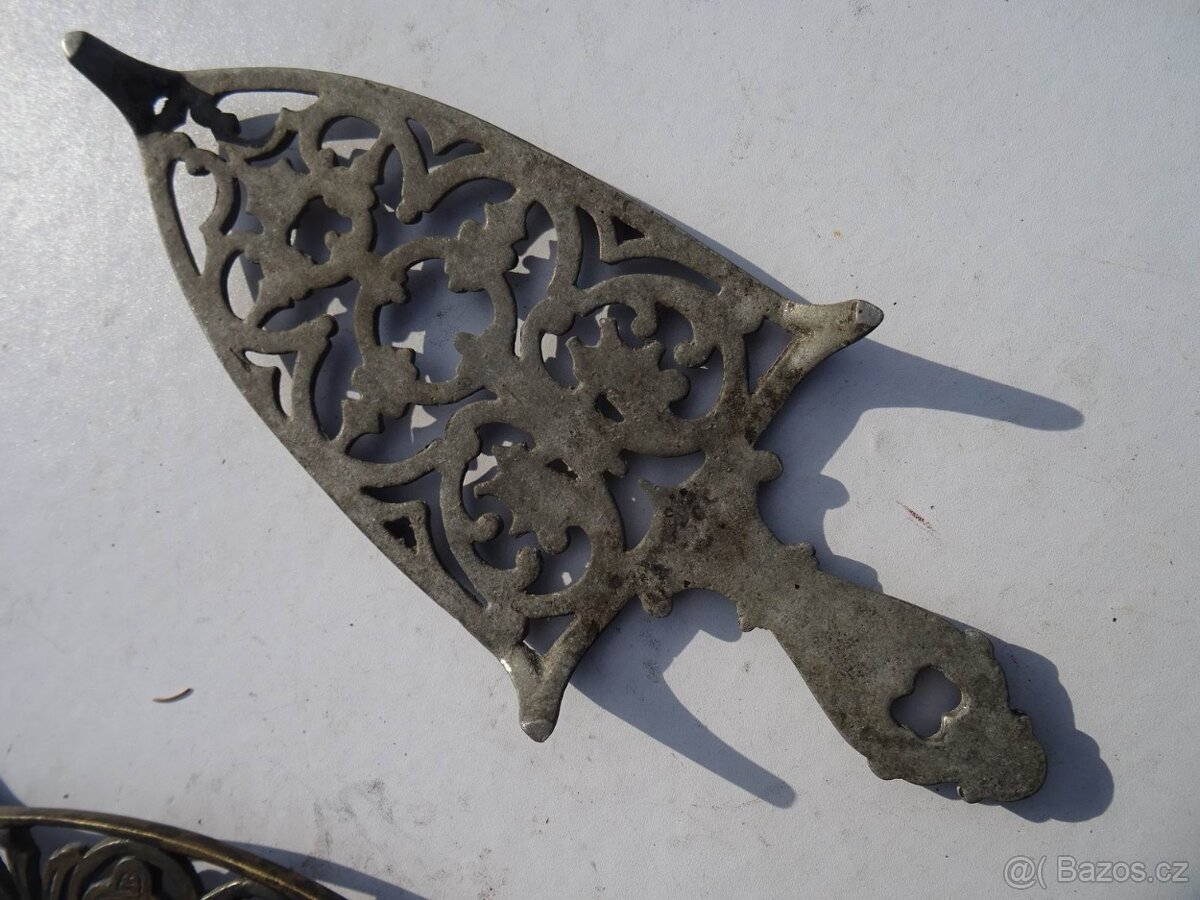 Staré podložky pod žehličky . - 4