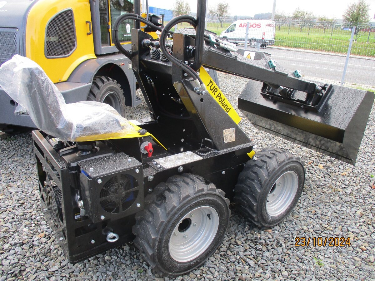 Mininakladače smykové 4X4 CENOVÁ AKCE - 4