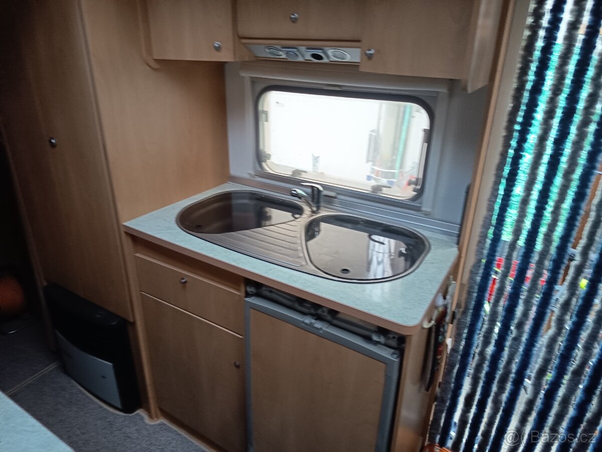 Prodám obytný přívěs karavan Burstner. Fun 495 Tk - 4