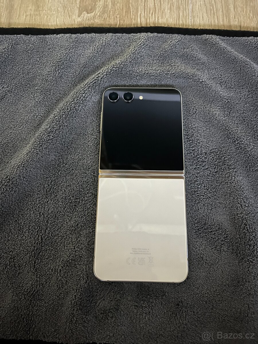 Samsung Galaxy Z Flip 5 - 4