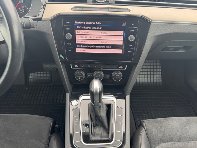 Pronájem VW Passat 2019 Taxi Bolt Uber 2.0 TDI automat - 4