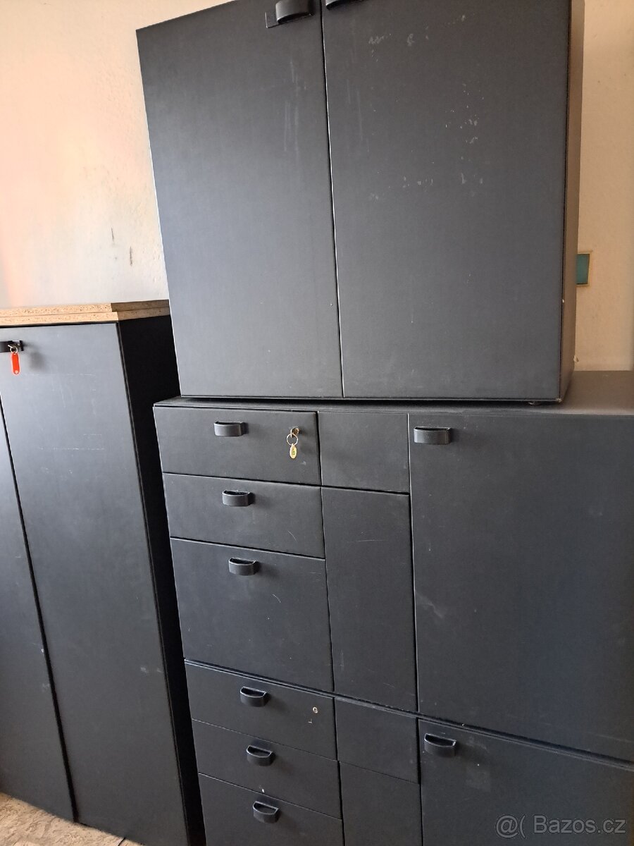 Kancelářské černé skříně - 4