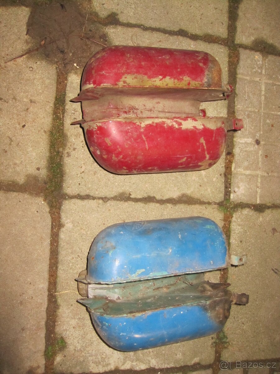 dvě nádrže na Jawa pařež 555;05 - 4