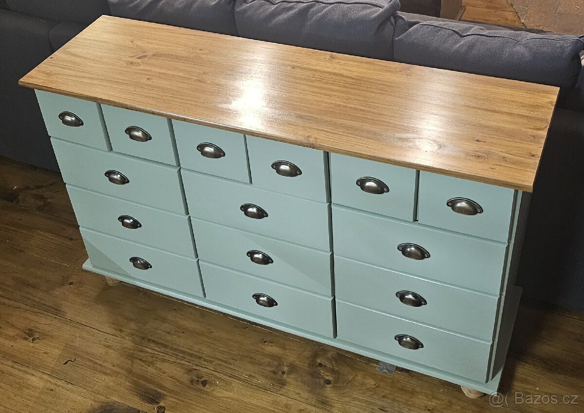 Dřevěná komoda ve venkovském stylu - 4