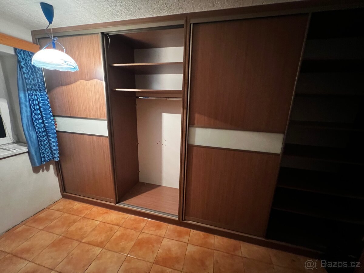 Šatní skříň - 4