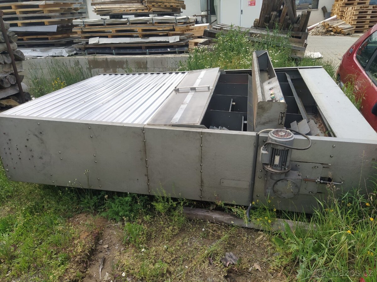 Karuselovy kovový regáll - 4