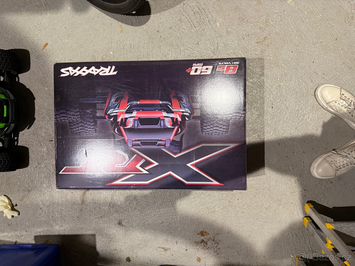 RC auto Traxxas XRT - 4