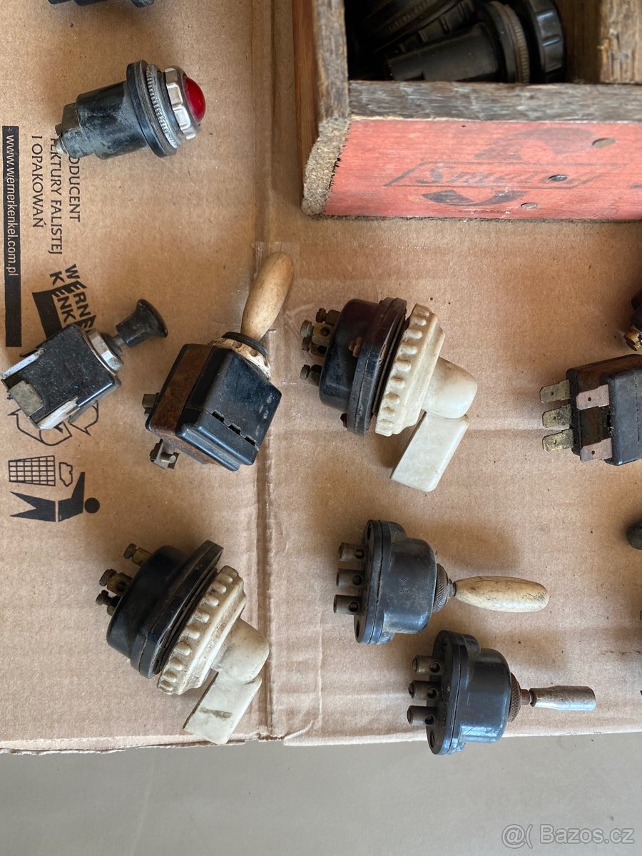 Kontrolky, přepínače, vypínače, atd... - 4