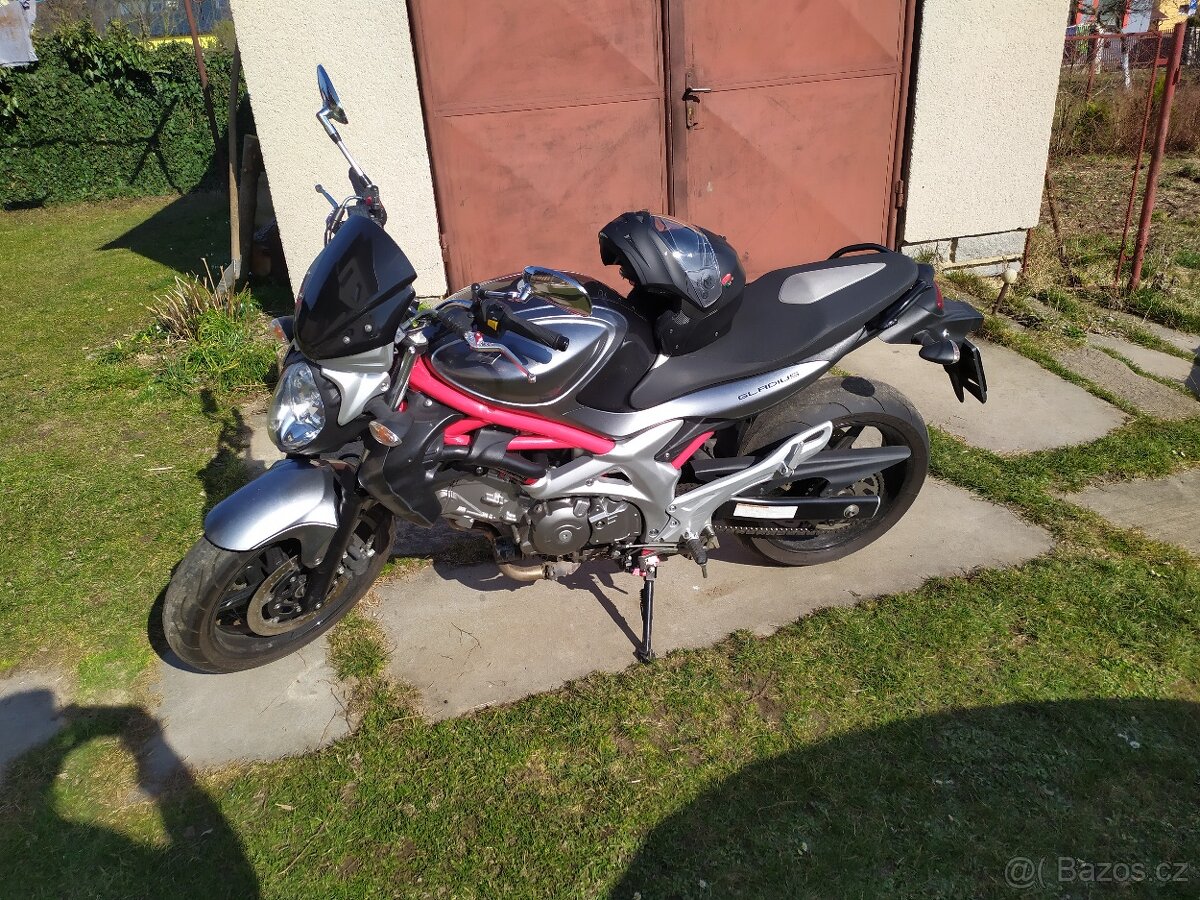 Suzuki Gladius 650 + kufr - 4