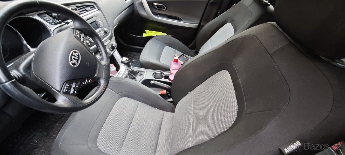 Prodám auto Kia Ceed - 4