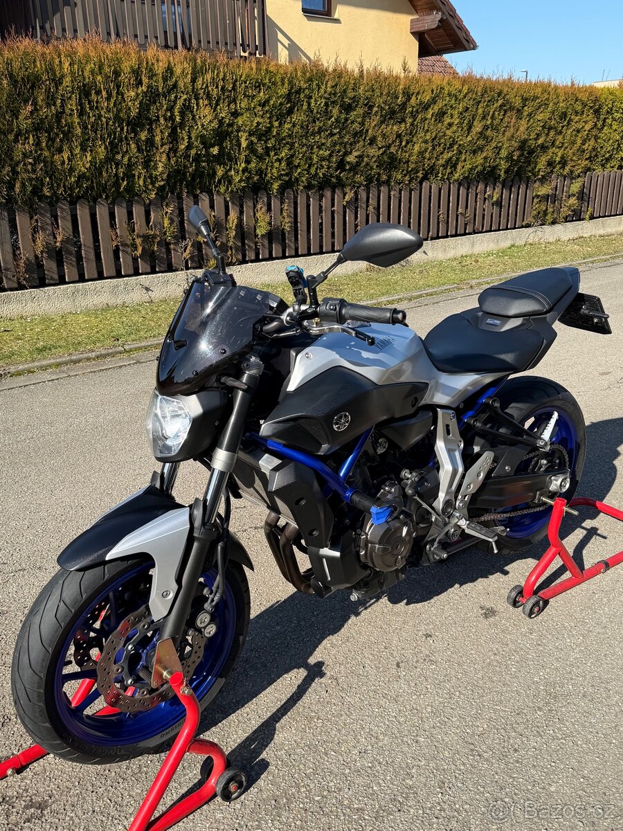Yamaha MT 07 - 4