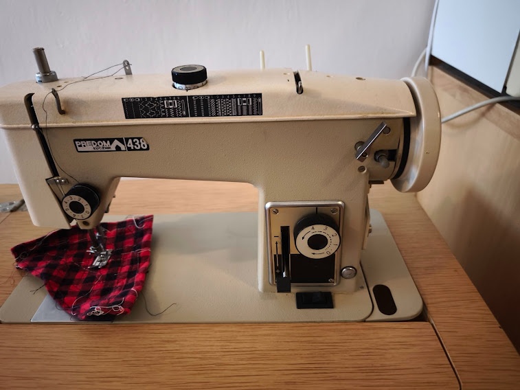 Šicí stroj Lucznik 438 - 4