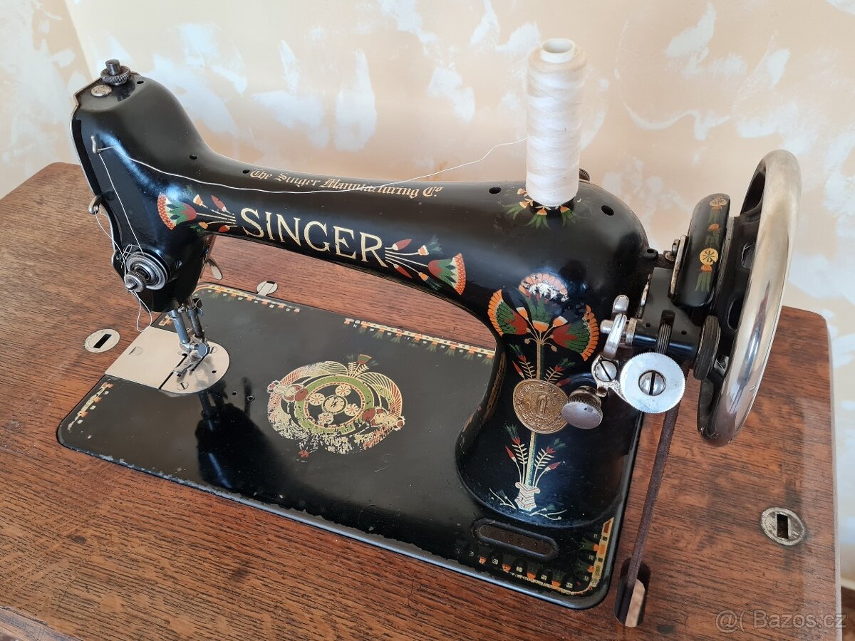 Historický šlapací šicí stroj Singer pro domácí užití - 4