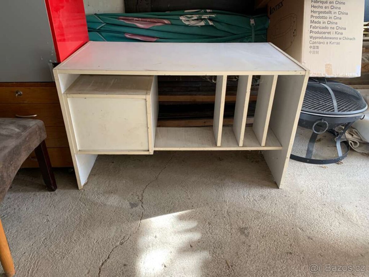 Zdarma díly kuchyně, psací stůl , atd. - 4