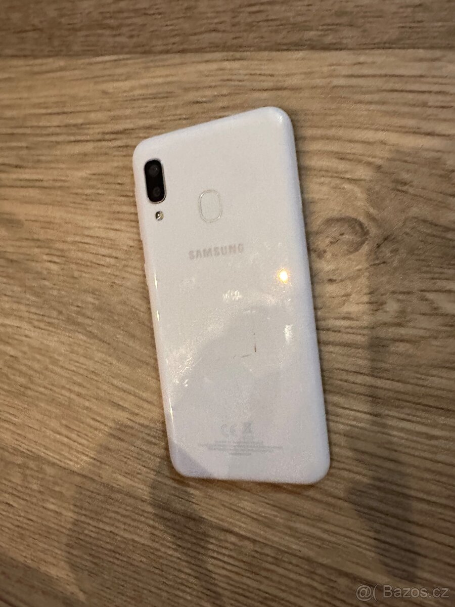 Samsung galaxy A20e - 4