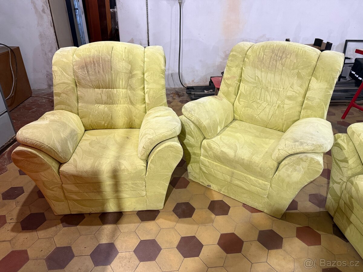 Rozkládací gauč + 2 křesla a bobek - 4