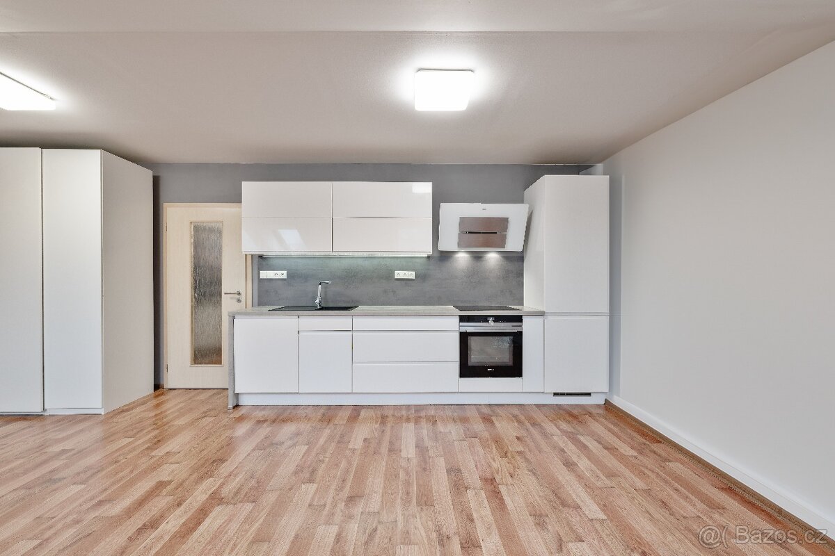 Byt 1+kk v centru Tábora - 4