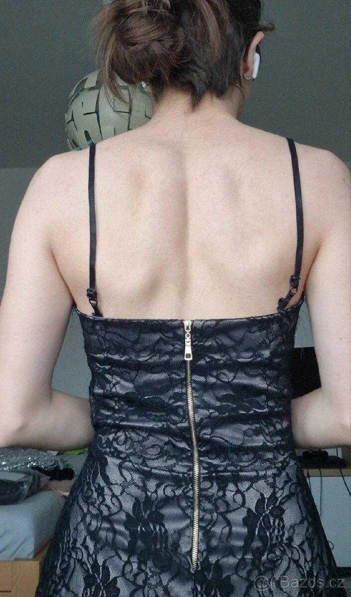 Černé krátké šaty - 4