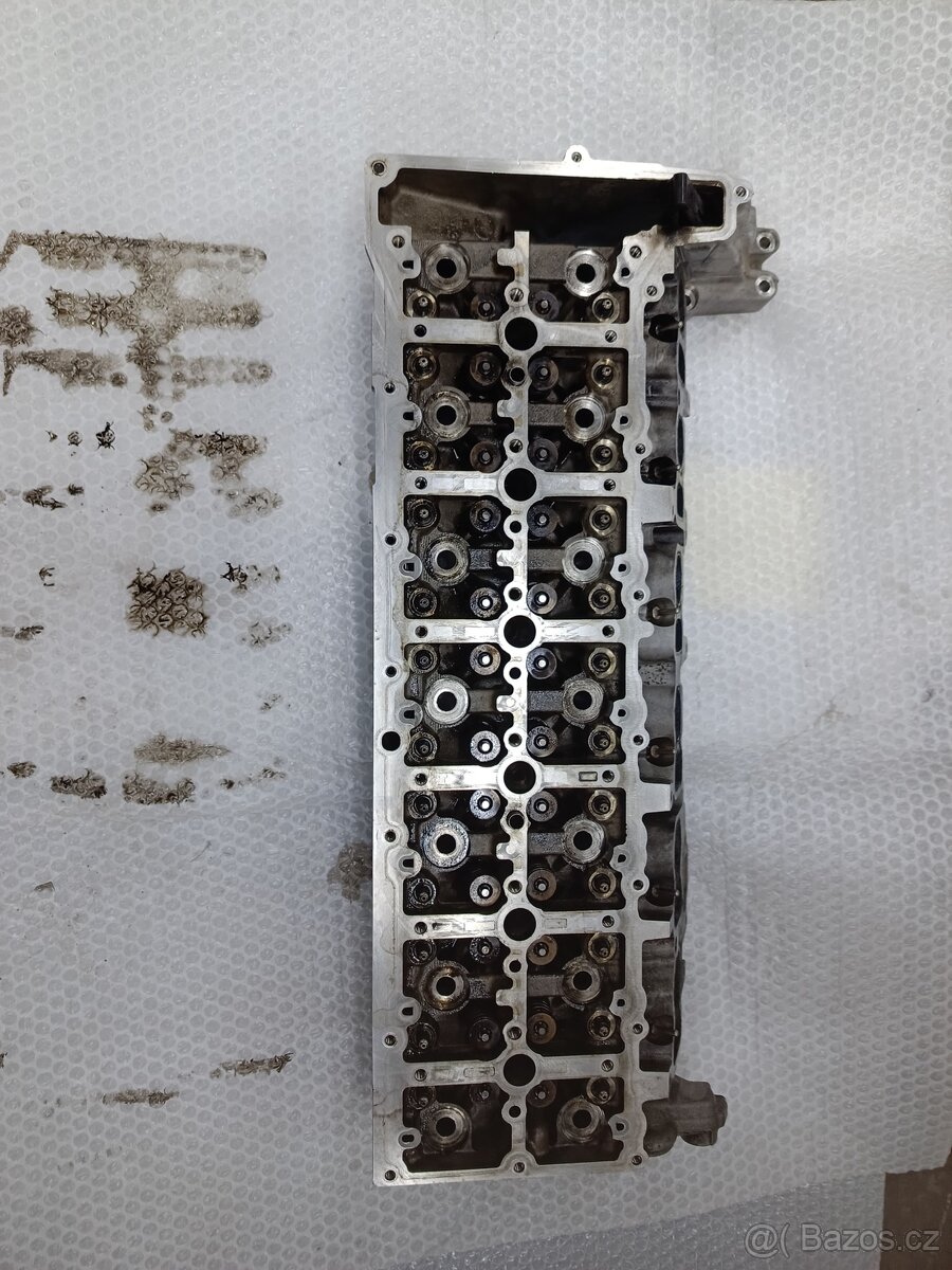Hlava motoru BMW - 4
