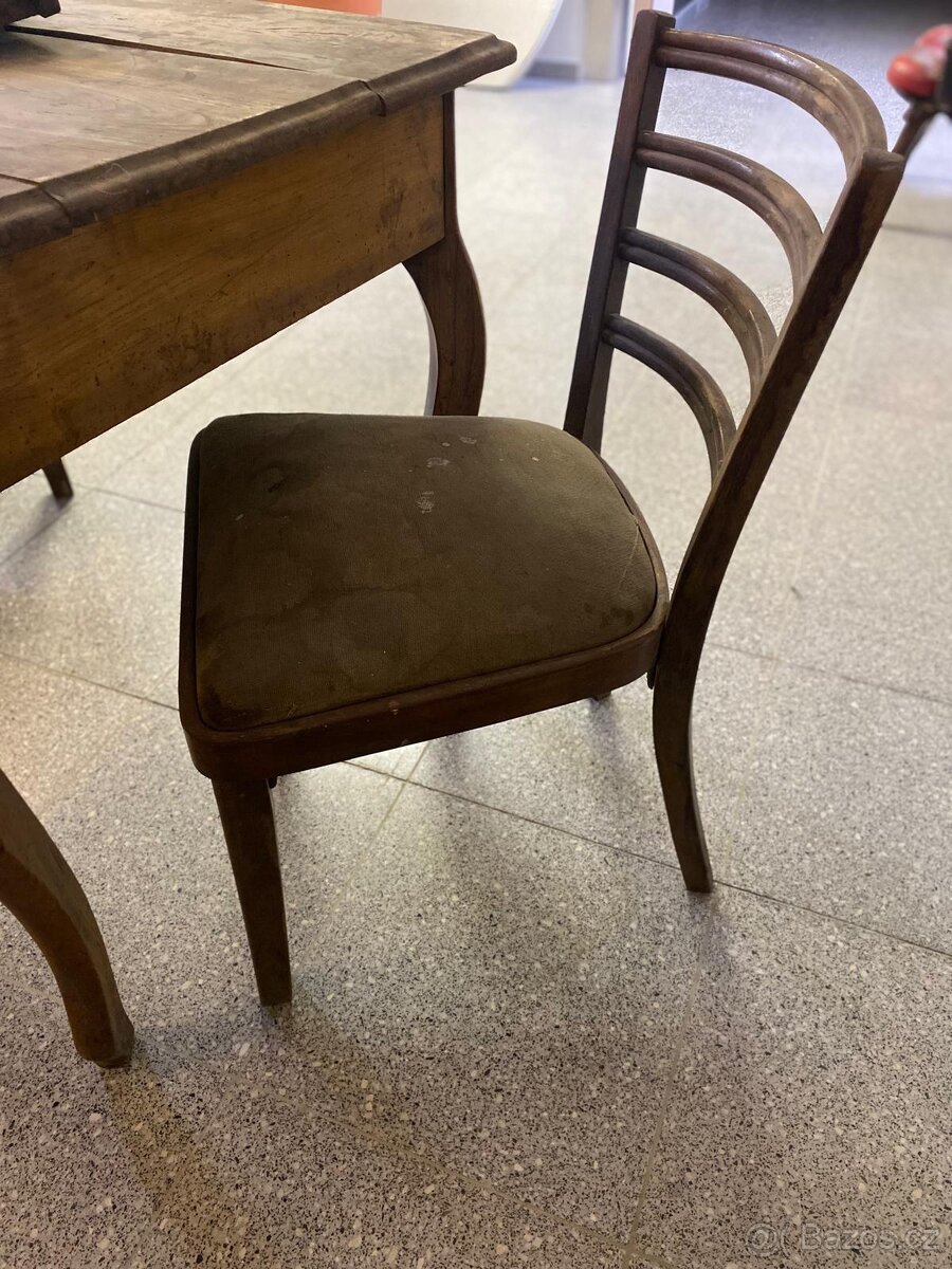 stůl s židlemi - 4