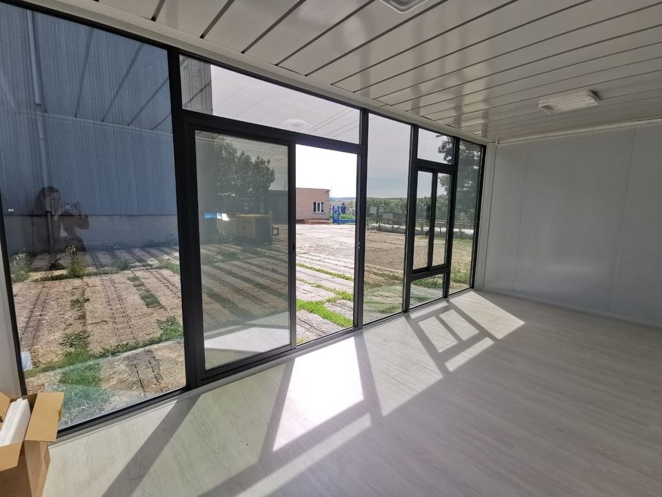 Obytný kontejner PMP 3 x 6 m s prosklenou stěnou - 4