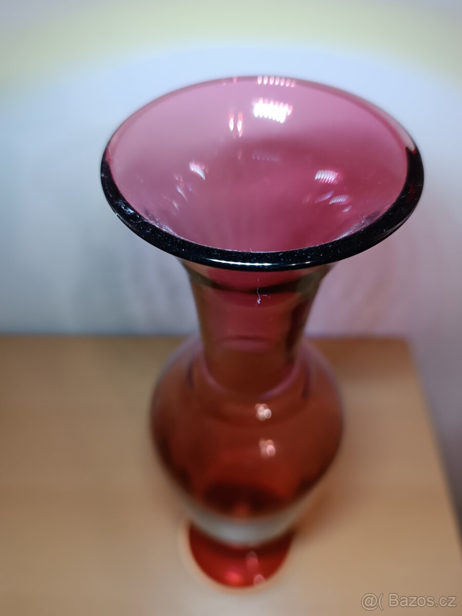 Stará váza AMFORA -rubínové sklo - 4