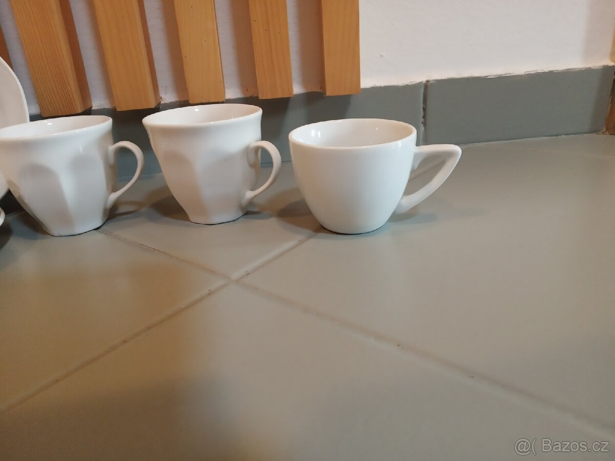 Sada bílého porcelánu na kávu - 4