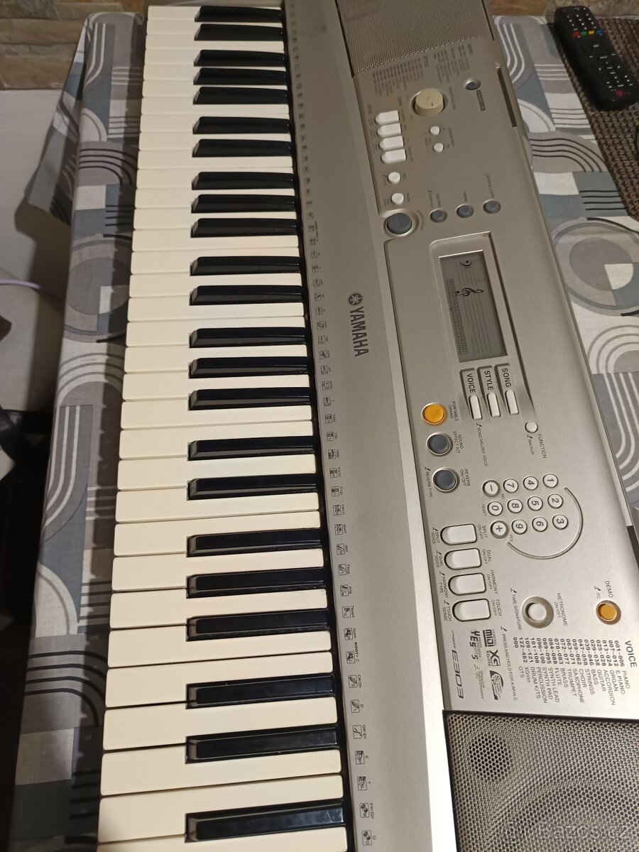 Prodám klávesy Yamaha PSR E303 - 4