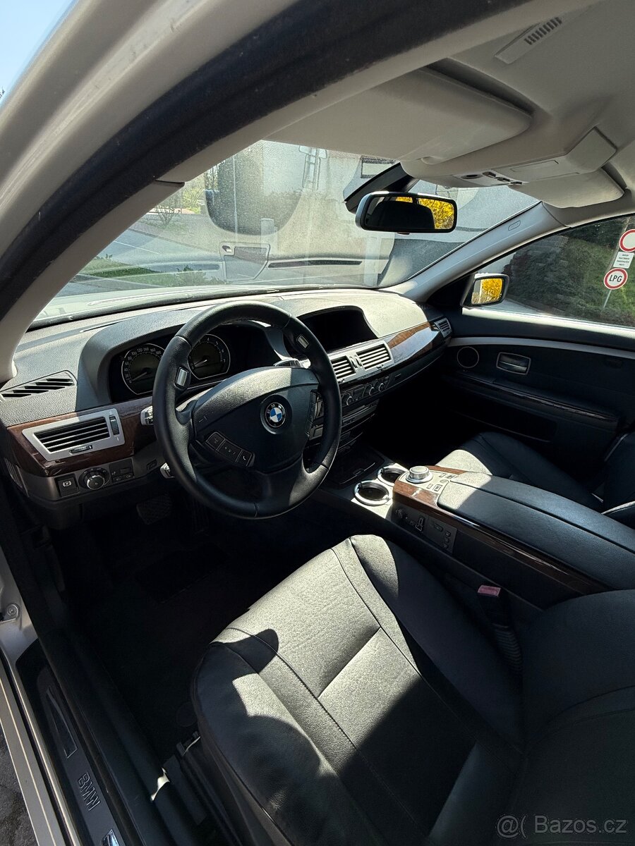 BMW 740i v8 E65 2maj 114tkm servisna kniha - 4